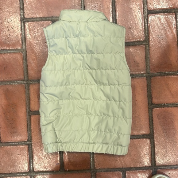 Cat & Jack gender neutral puff vest - Picture 3 of 4